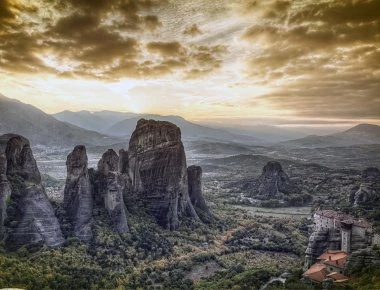 Το «θαύμα» των Μετεώρων όπως δεν τα έχετε ξαναδεί (βίντεο)